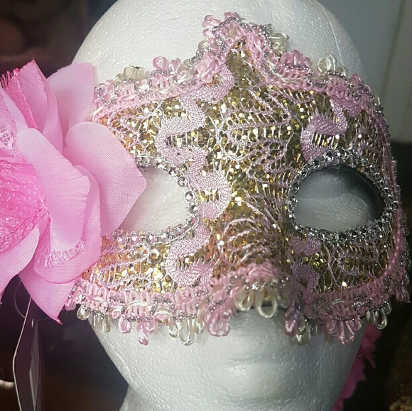 Pink Lacy shimmery masquerade party masks - Picture 2 of 2